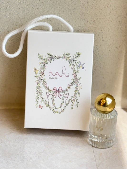 50 غرشه من العطور بثيم خاص ( يرجى ارسال الثيم على الواتساب )